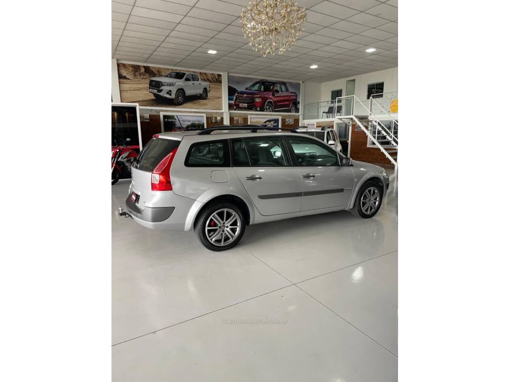 RENAULT - MÉGANE - 2010/2011 - Prata - R$ 35.900,00