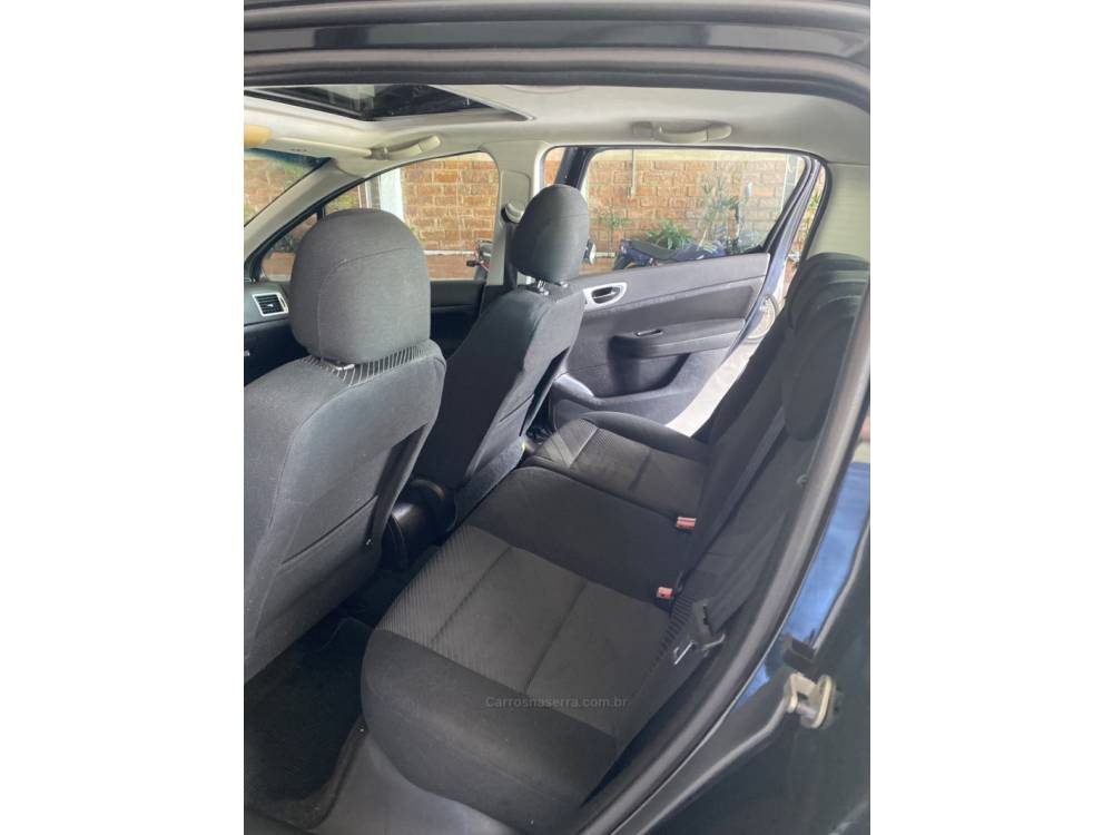 PEUGEOT - 307 - 2011/2012 - Preta - R$ 33.900,00