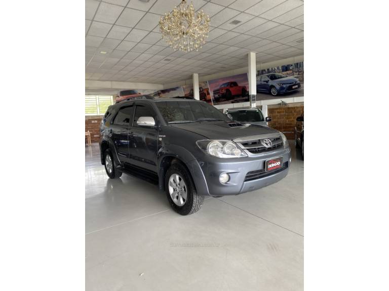 TOYOTA - HILUX SW4 - 2008/2008 - Cinza - R$ 109.900,00