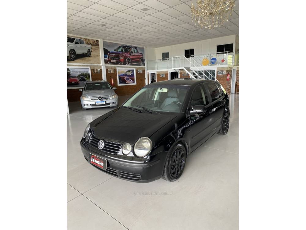 VOLKSWAGEN - POLO - 2004/2004 - Preta - R$ 28.900,00